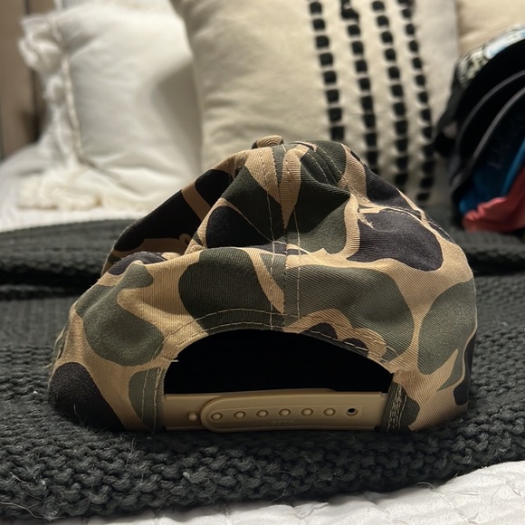 Old camo fishing hat - Picture 3 of 4